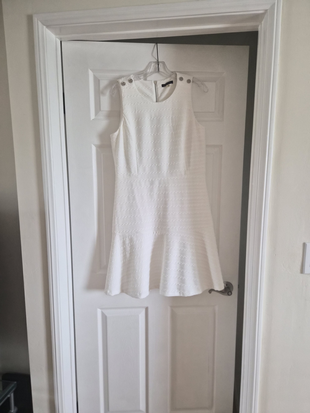 Tommy HILFIGER Sleeveless White Mini Dress with Button-Accent Shoulders
